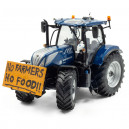 Tracteur NEW HOLLAND T7.225 avec pancarte 'No farmers, no food'